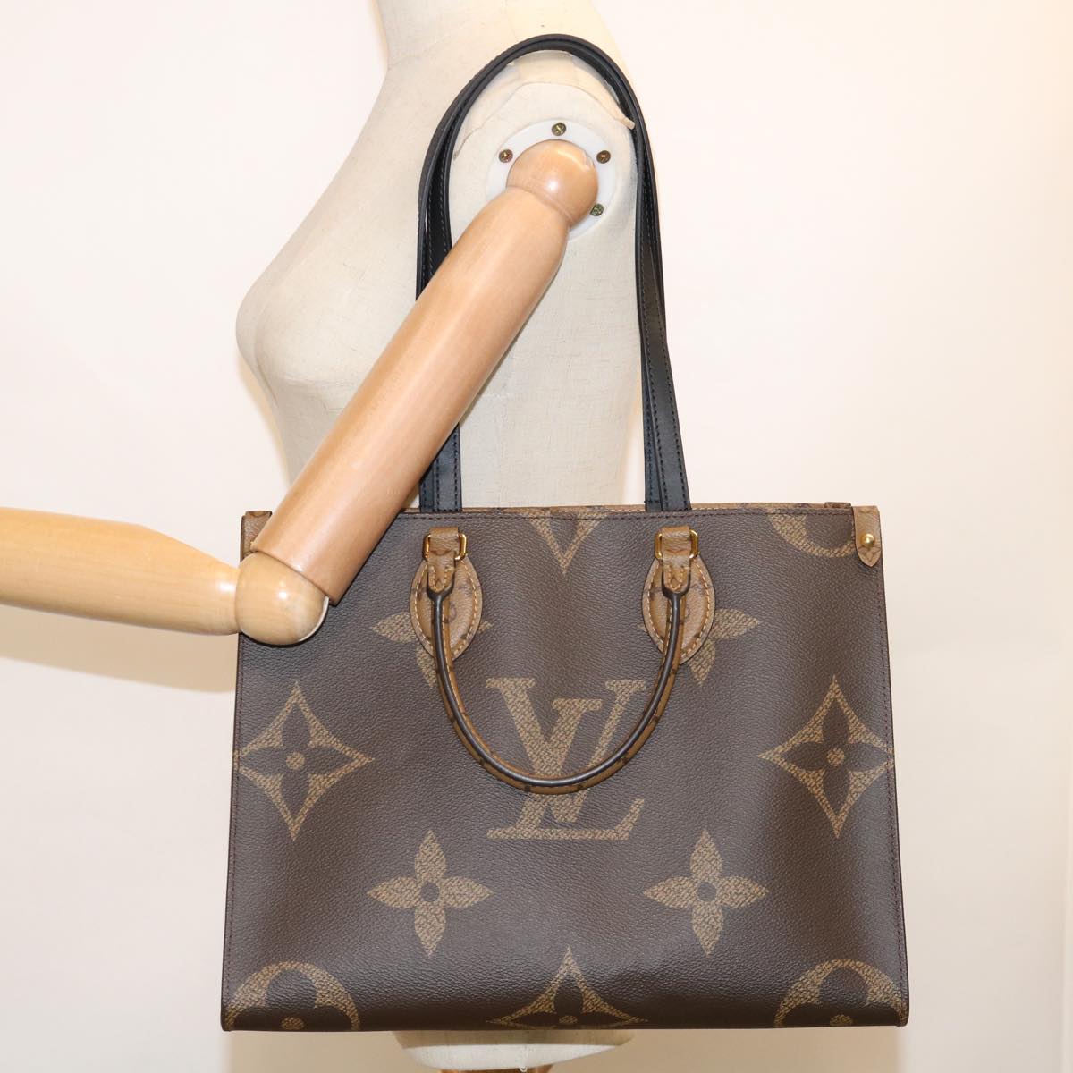 LOUIS VUITTON Monogram Reverse Giant On The Go MM Tote Bag M45321 LV Auth 62896S