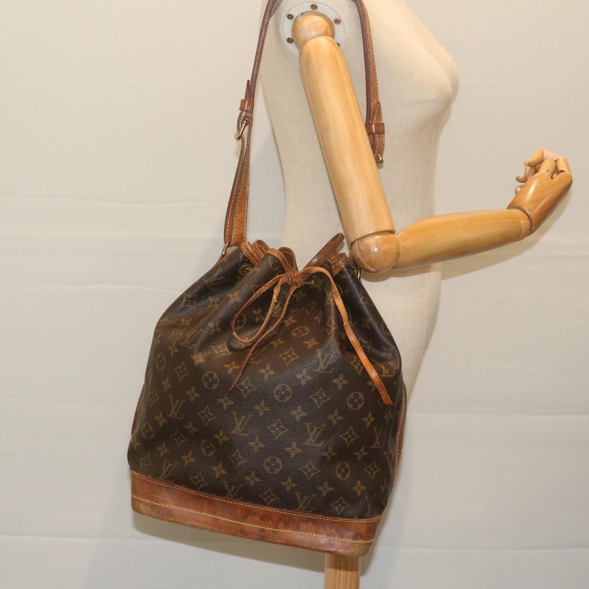 LOUIS VUITTON Monogram Noe Shoulder Bag M42224 LV Auth 63024