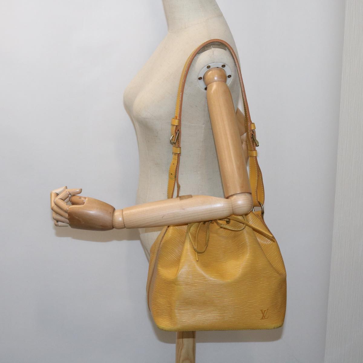 LOUIS VUITTON Epi Petit Noe Shoulder Bag Tassili Yellow M44109 LV Auth 63109