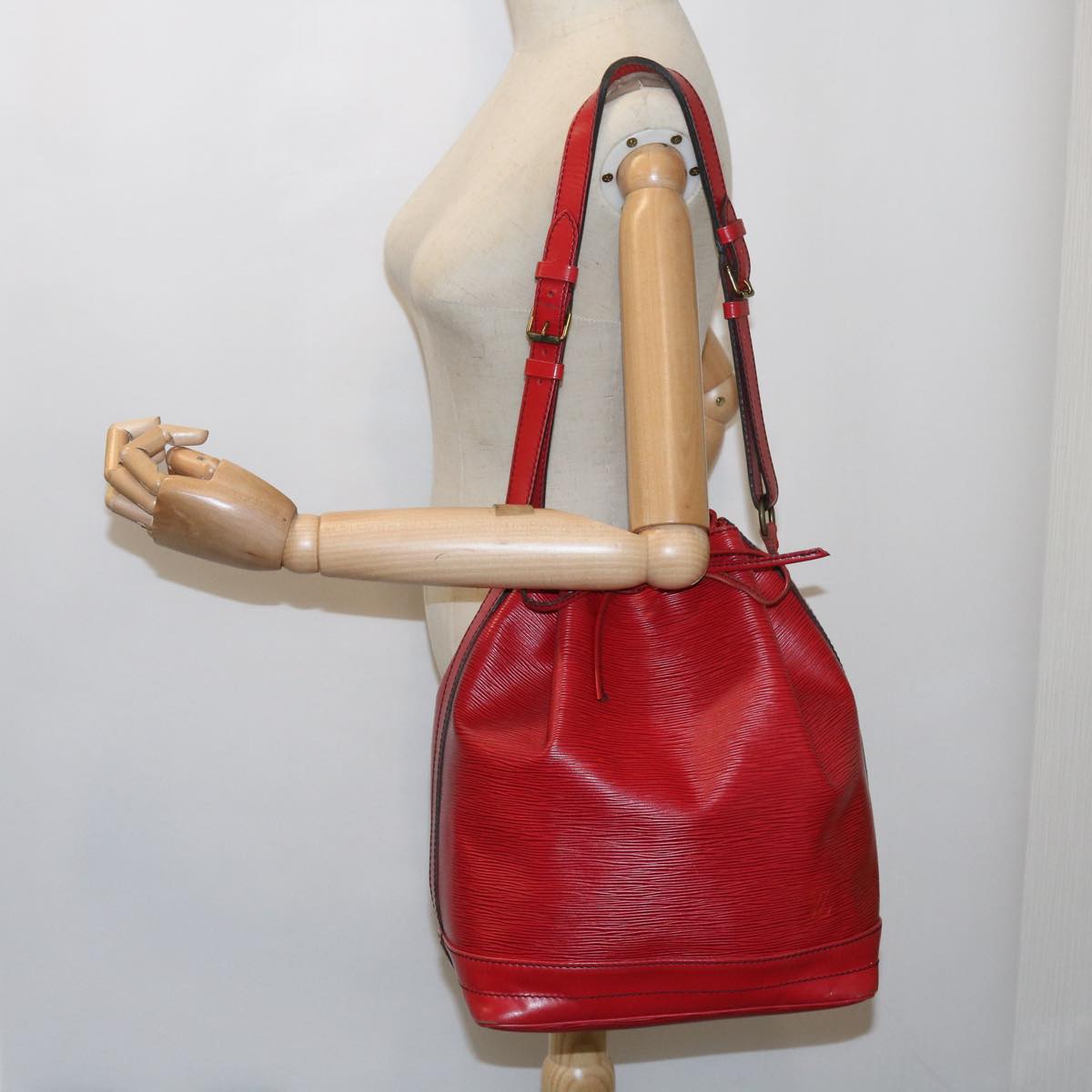 LOUIS VUITTON Epi Noe Shoulder Bag Red M44007 LV Auth 63173