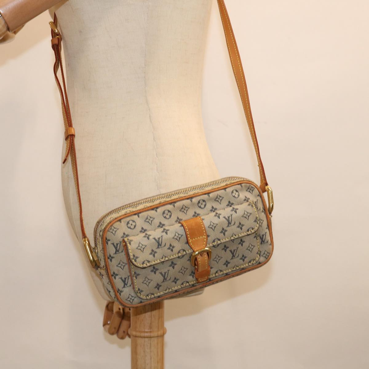 LOUIS VUITTON Monogram Mini Juliet MM Shoulder Bag Blue M92004 LV Auth 63285