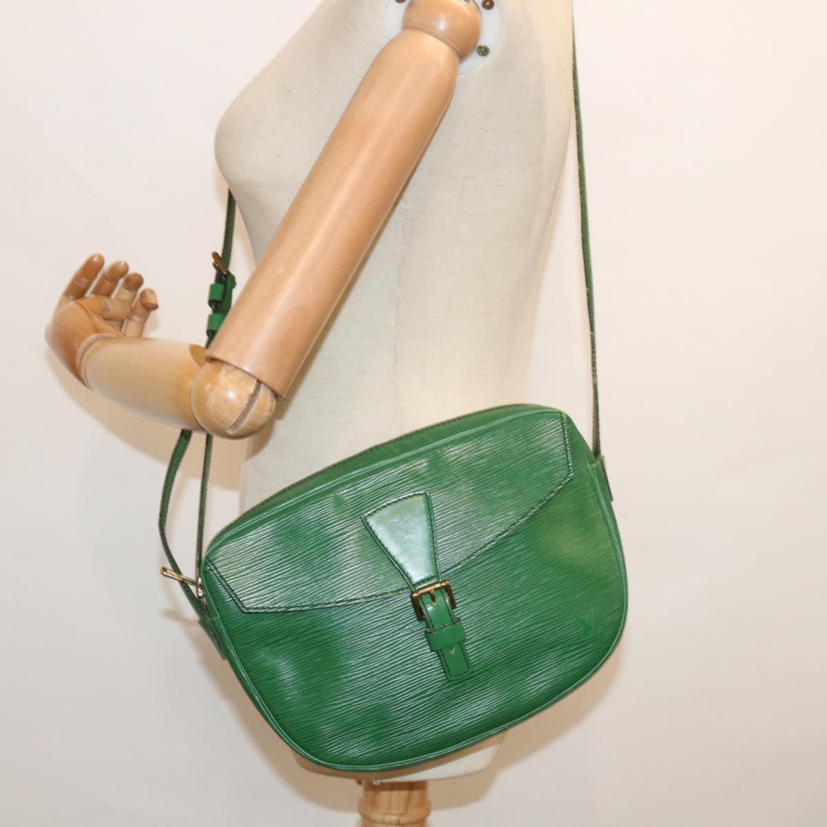 LOUIS VUITTON Epi Jeune Fille MM Shoulder Bag Green M52154 LV Auth 63298