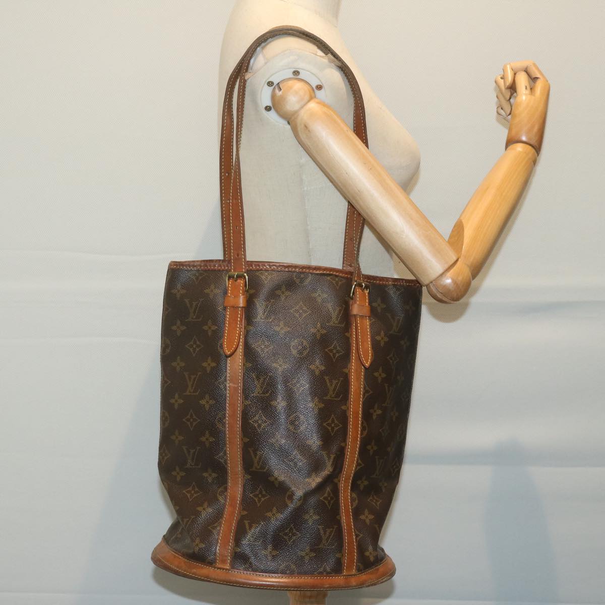 LOUIS VUITTON Monogram Bucket GM Shoulder Bag M42236 LV Auth 63347