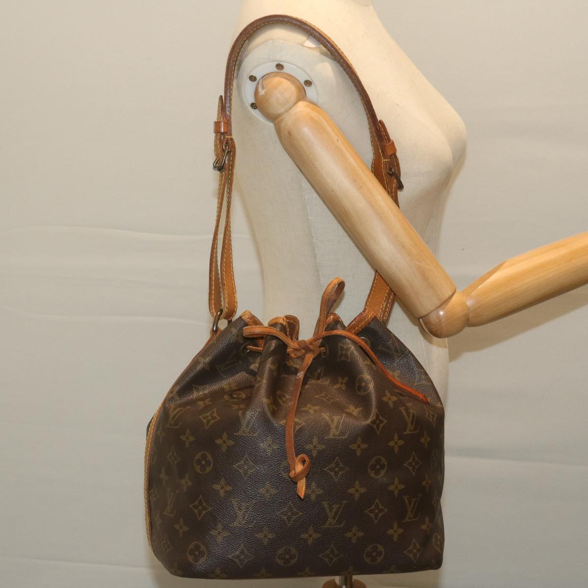 LOUIS VUITTON Monogram Petit Noe Shoulder Bag M42226 LV Auth 63348