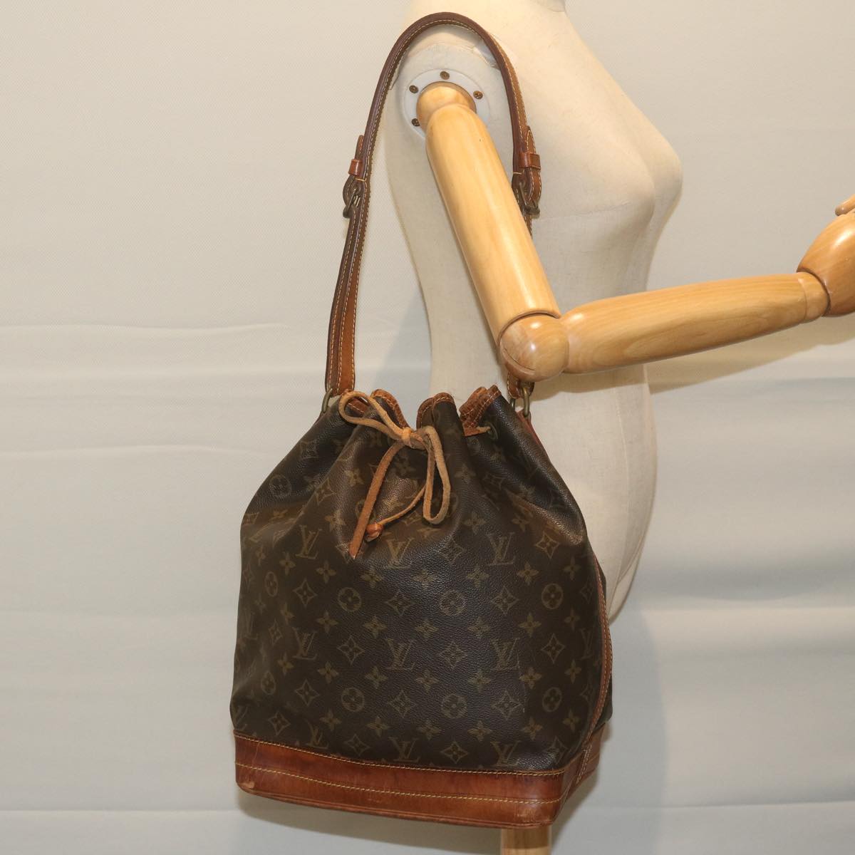 LOUIS VUITTON Monogram Noe Shoulder Bag M42224 LV Auth 63350