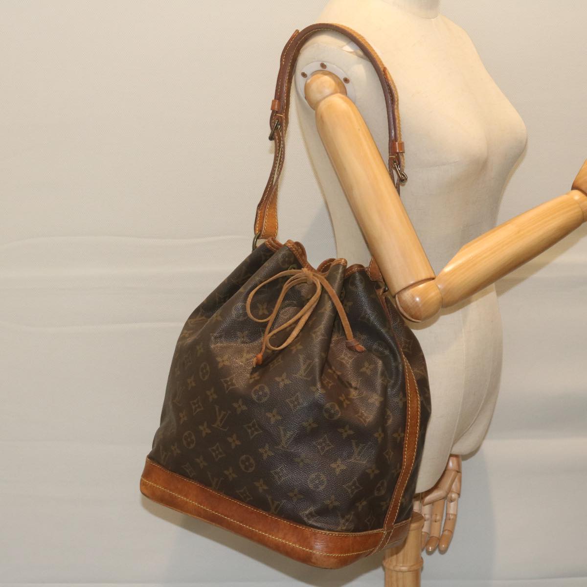 LOUIS VUITTON Monogram Noe Shoulder Bag M42224 LV Auth 63351