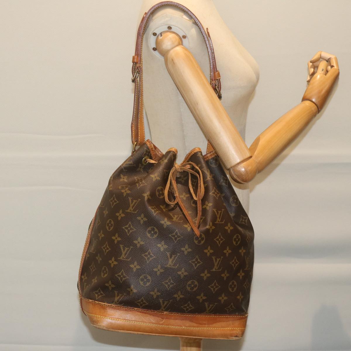 LOUIS VUITTON Monogram Noe Shoulder Bag M42224 LV Auth 63352