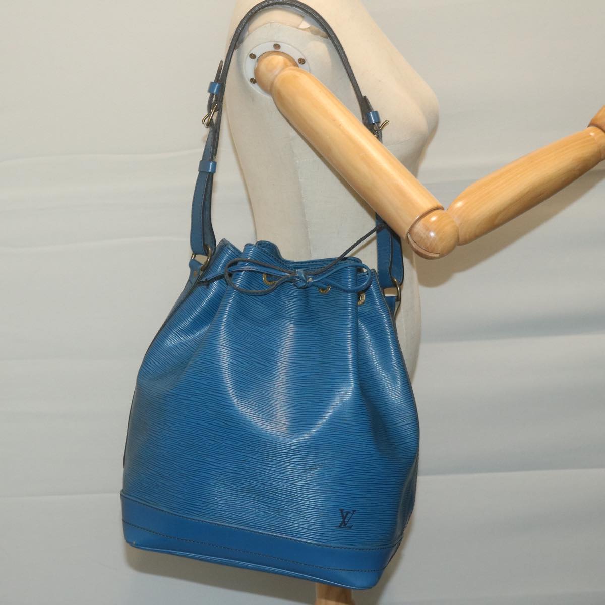 LOUIS VUITTON Epi Noe Shoulder Bag Blue M44005 LV Auth 63357