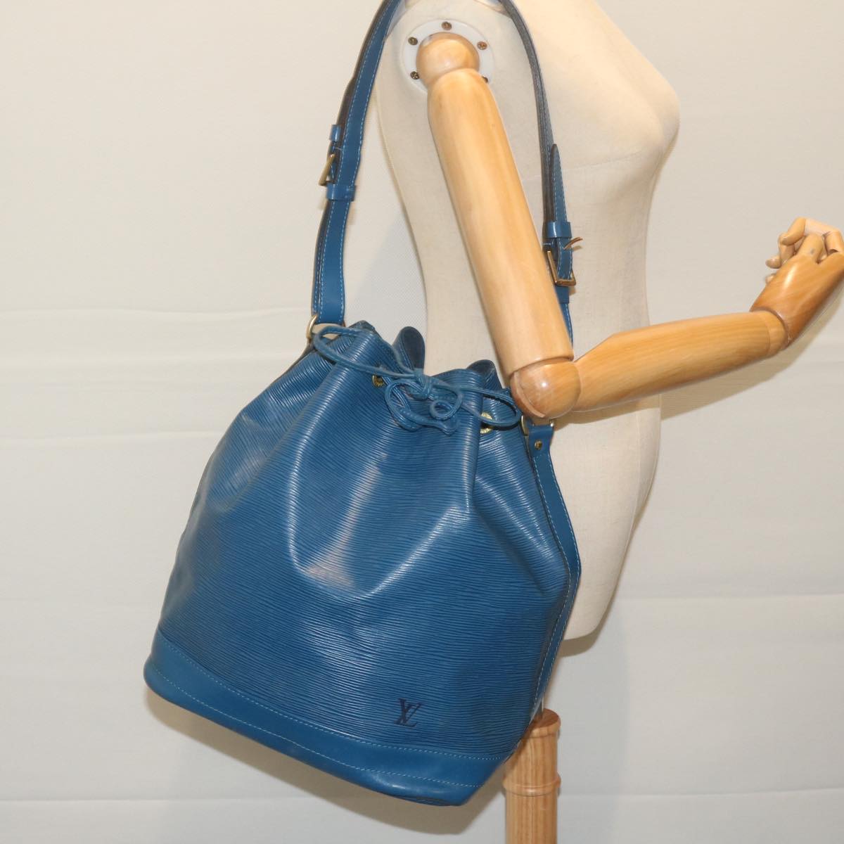 LOUIS VUITTON Epi Noe Shoulder Bag Blue M44005 LV Auth 63360