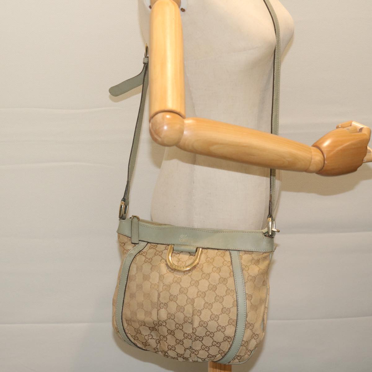 GUCCI GG Canvas Shoulder Bag Beige 203257 Auth 63391