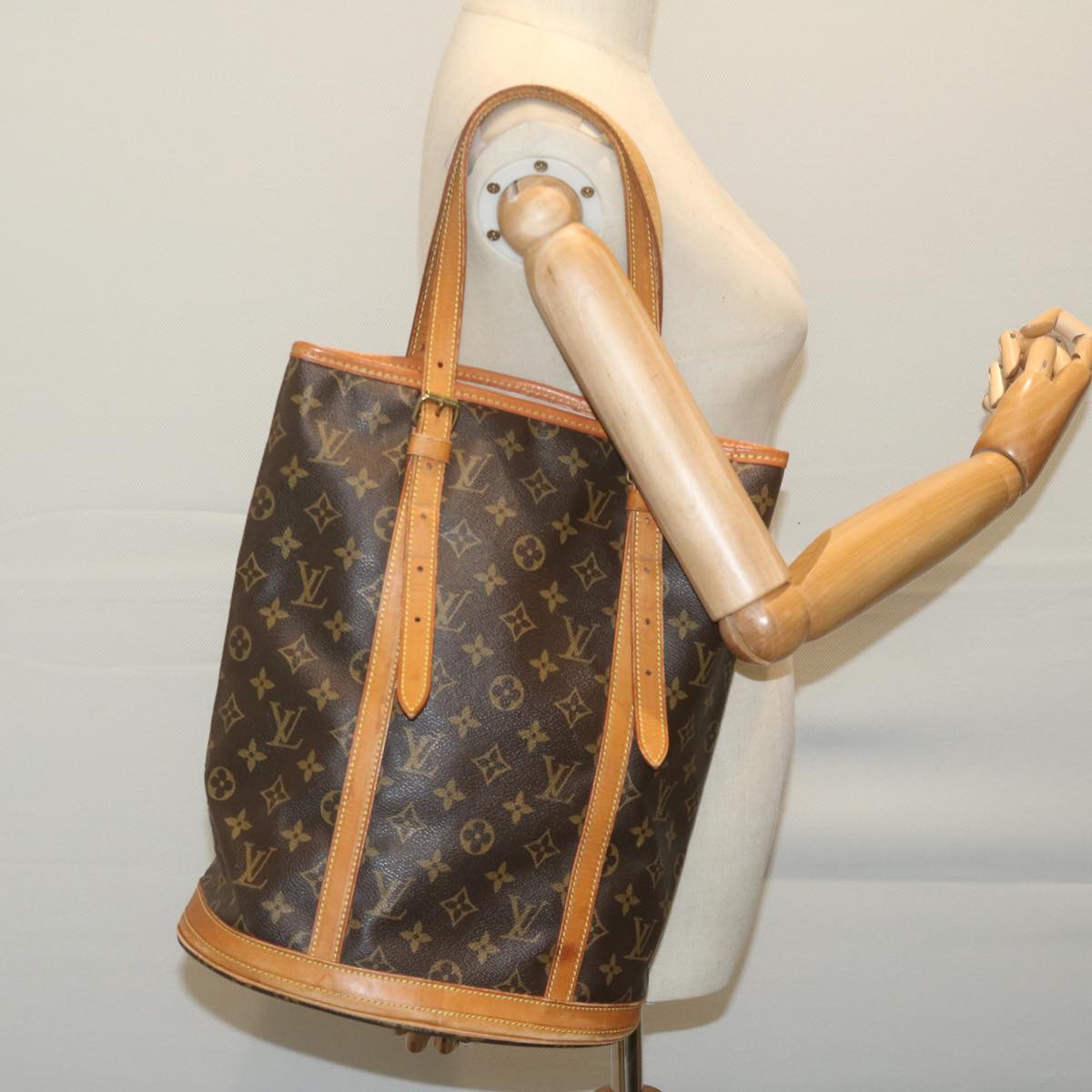 LOUIS VUITTON Monogram Bucket GM Shoulder Bag M42236 LV Auth 63455