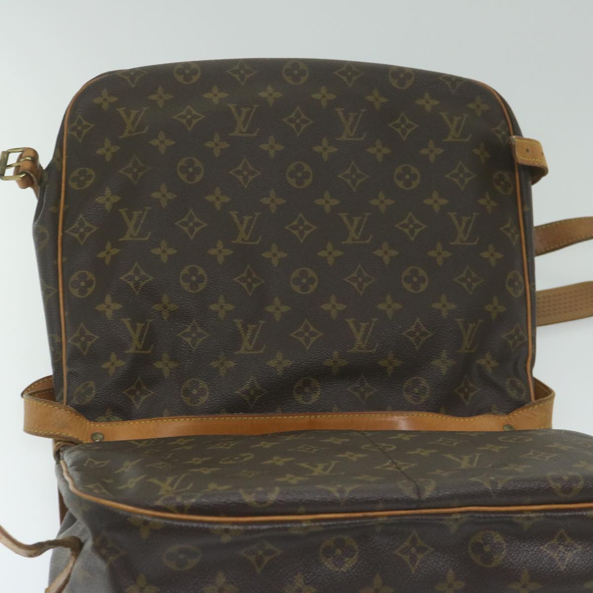 LOUIS VUITTON Monogram Saumur 35 Shoulder Bag M42254 LV Auth 63511