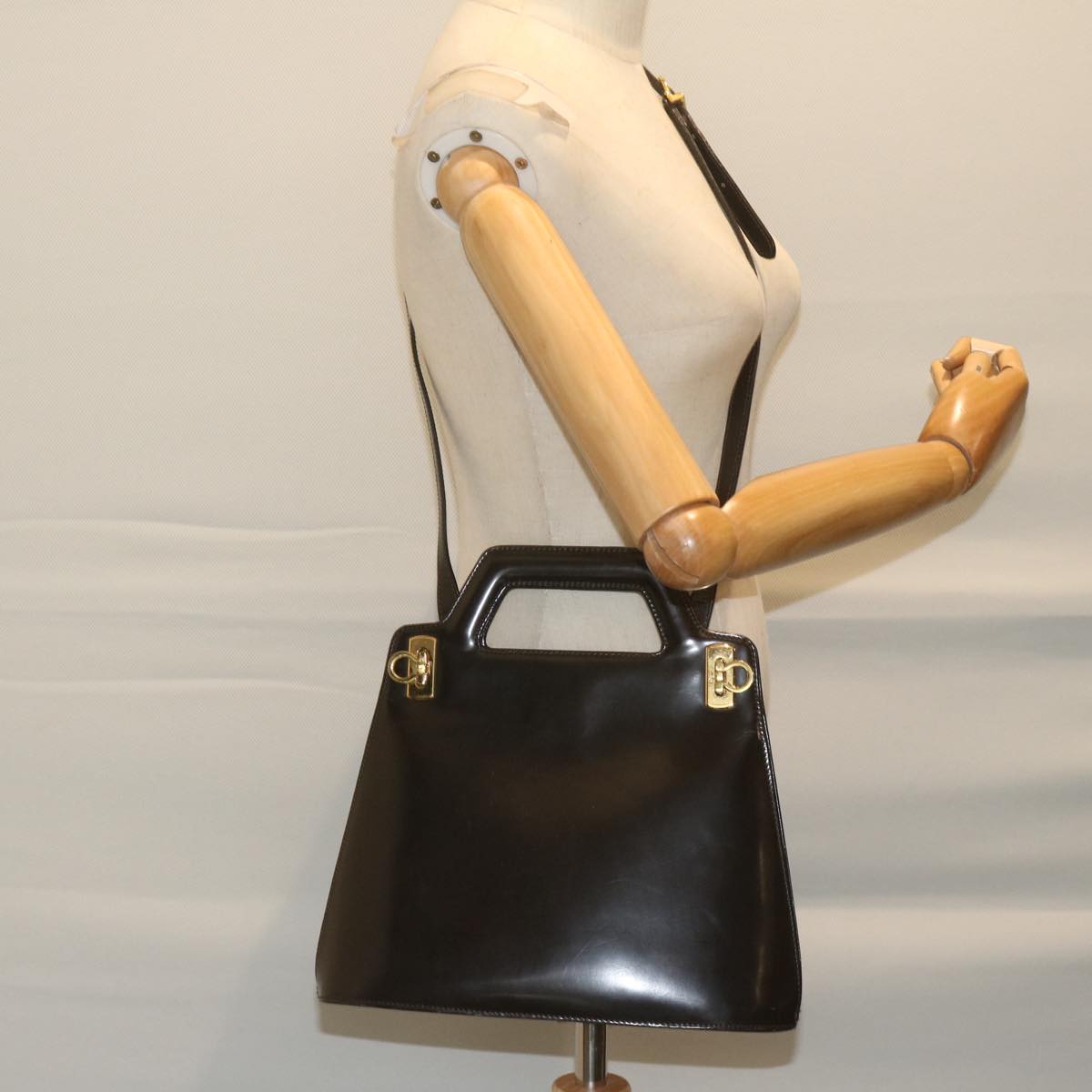 Salvatore Ferragamo Gancini Hand Bag Patent leather 2way Brown Auth 63580