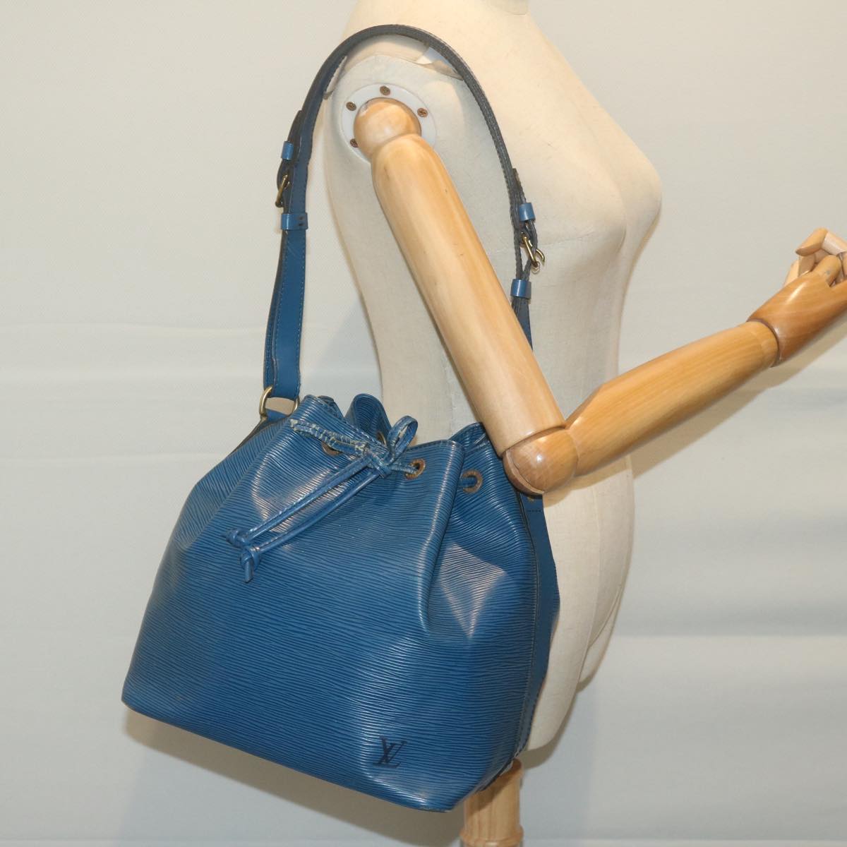 LOUIS VUITTON Epi Petit Noe Shoulder Bag Blue M44105 LV Auth 63607