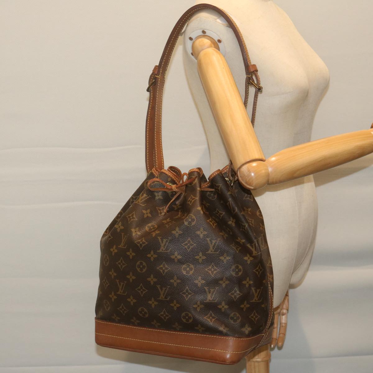 LOUIS VUITTON Monogram Noe Shoulder Bag M42224 LV Auth 63683