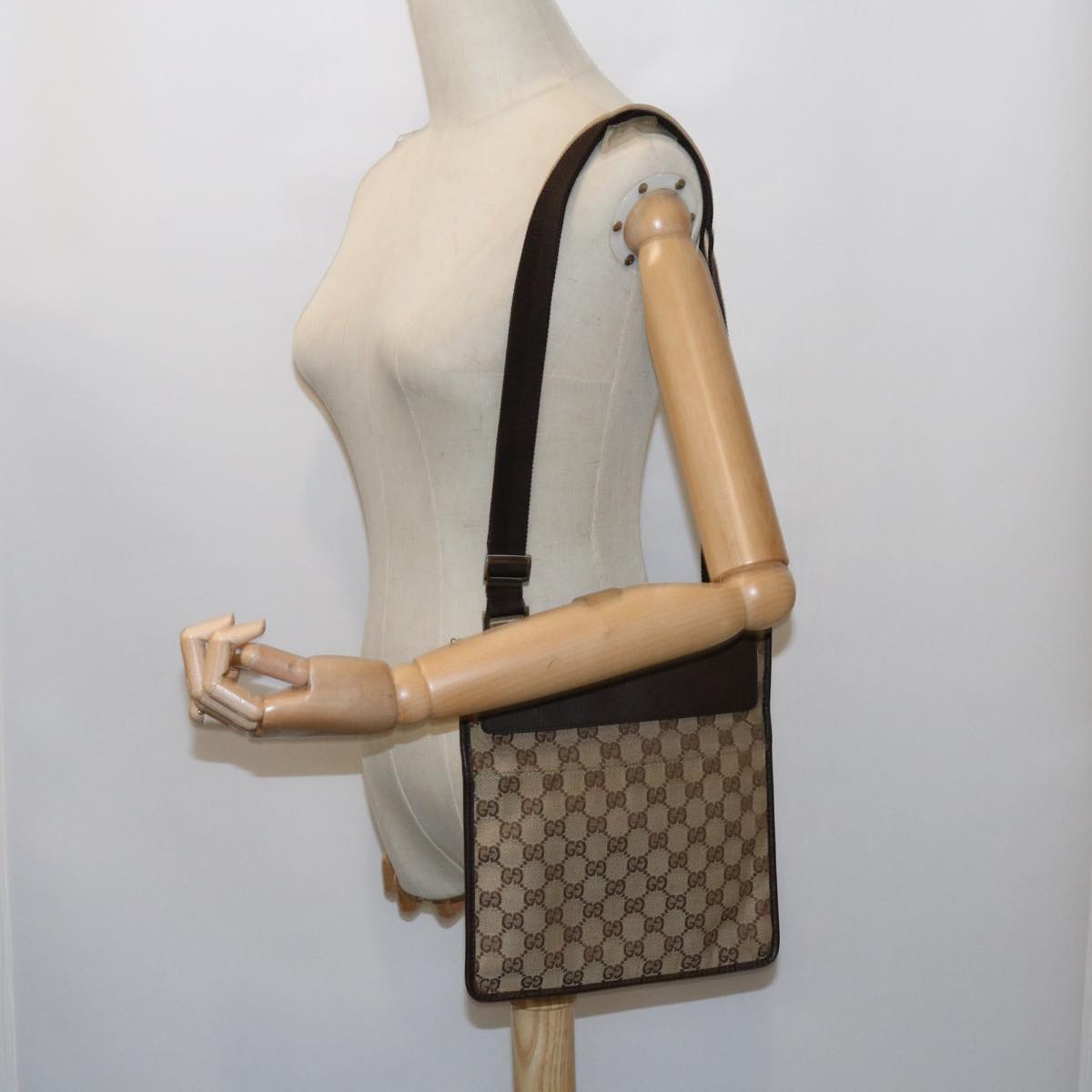 GUCCI GG Canvas Shoulder Bag Beige 27639 Auth 63708