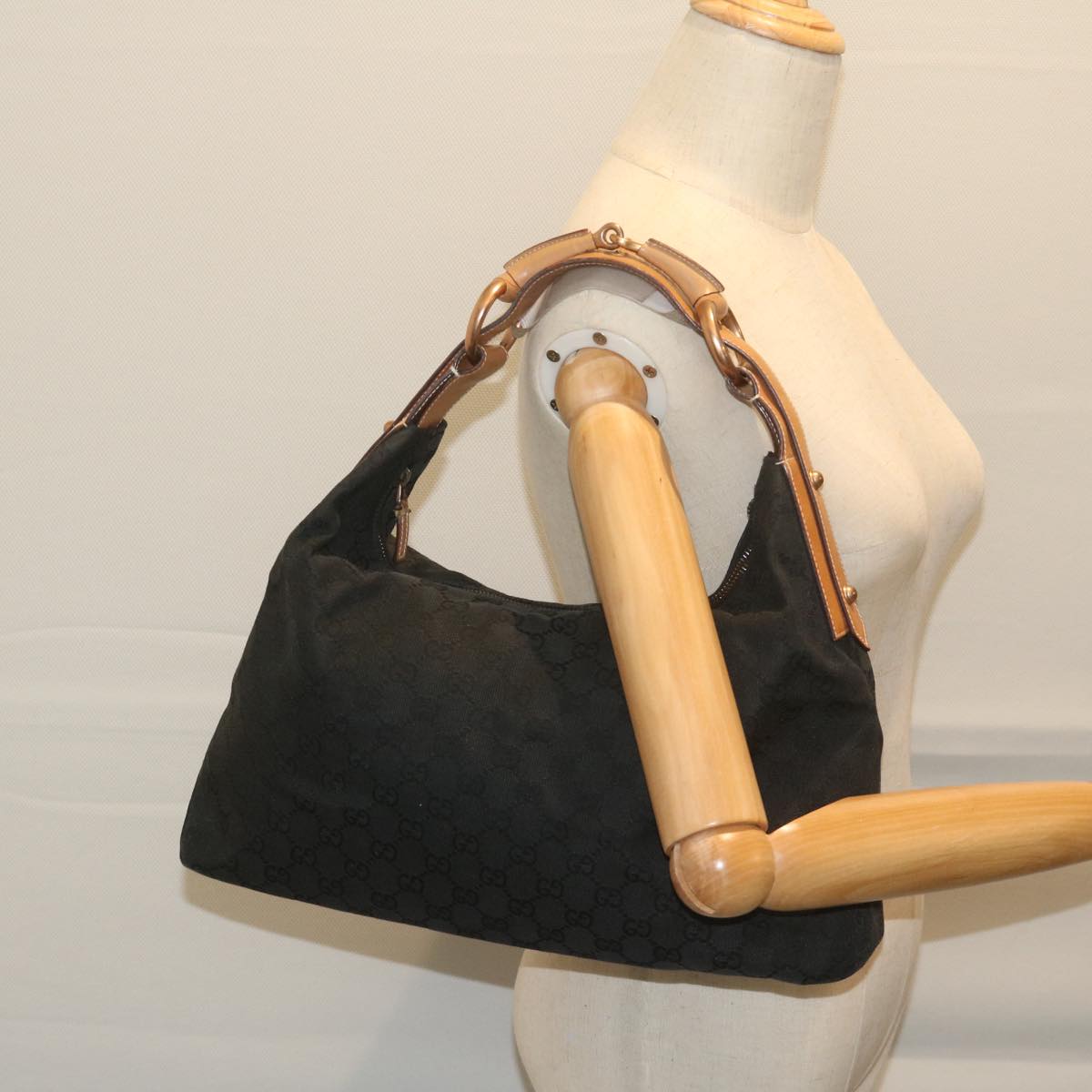 GUCCI GG Canvas Shoulder Bag Black 115867 Auth 63735