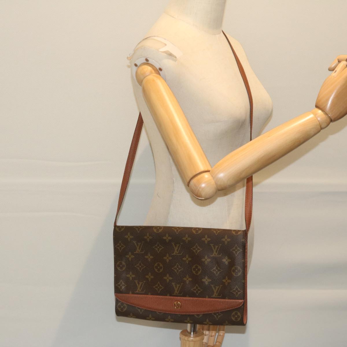 LOUIS VUITTON Monogram Bordeaux 27 Shoulder Bag M51797 LV Auth 63759