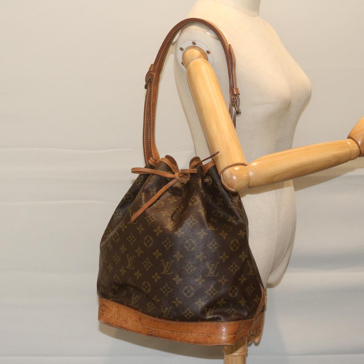 LOUIS VUITTON Monogram Noe Shoulder Bag M42224 LV Auth 63777