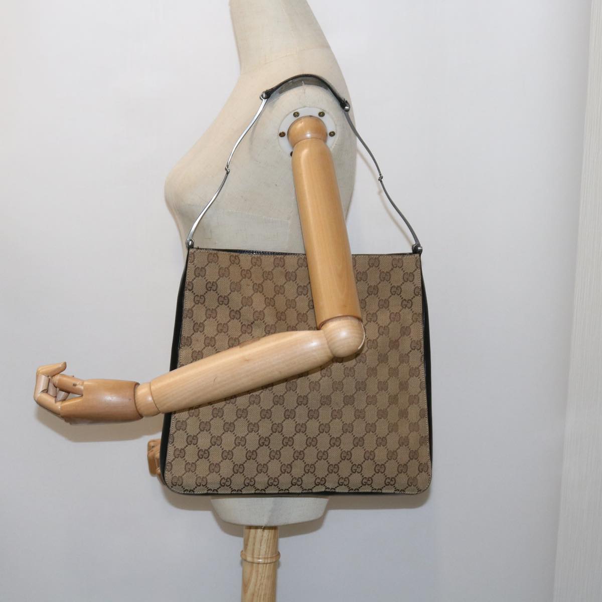 GUCCI GG Canvas Shoulder Bag Beige Black Auth 63863