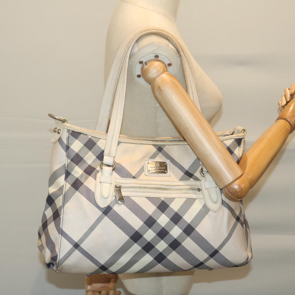 BURBERRY Nova Check Blue Label Shoulder Bag Nylon White Auth 63904