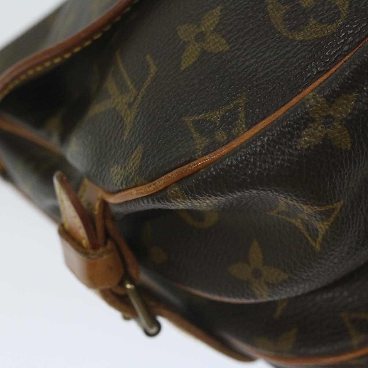 LOUIS VUITTON Monogram Saumur 30 Shoulder Bag M42256 LV Auth 63934