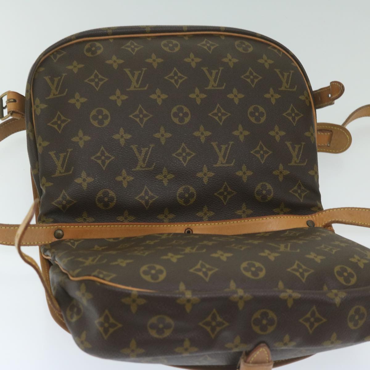 LOUIS VUITTON Monogram Saumur 30 Shoulder Bag M42256 LV Auth 63952