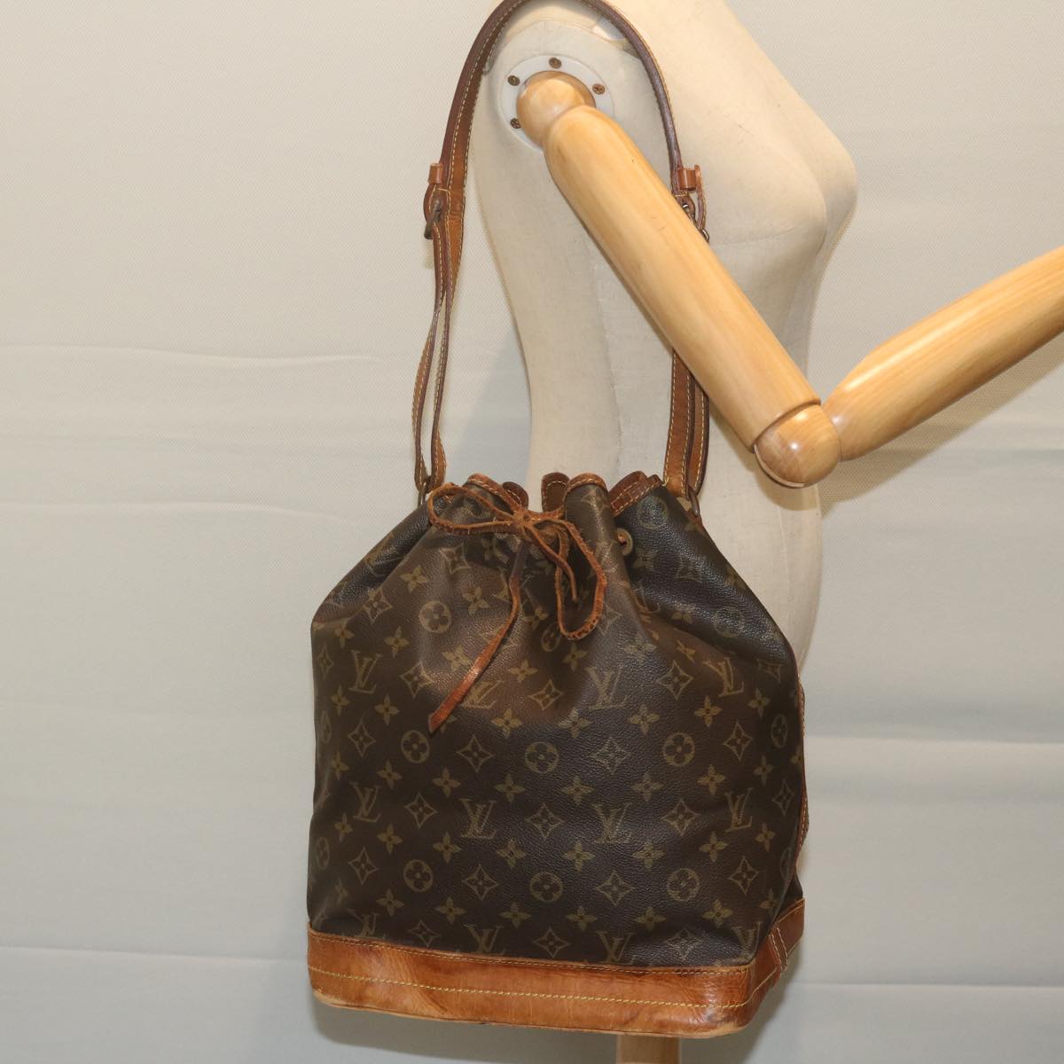 LOUIS VUITTON Monogram Noe Shoulder Bag M42224 LV Auth 63963