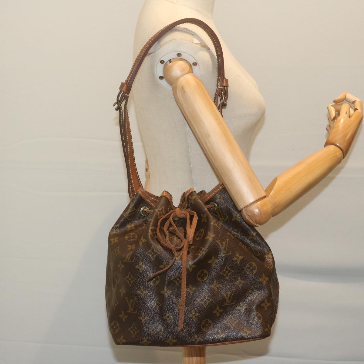 LOUIS VUITTON Monogram Petit Noe Shoulder Bag M42226 LV Auth 64088