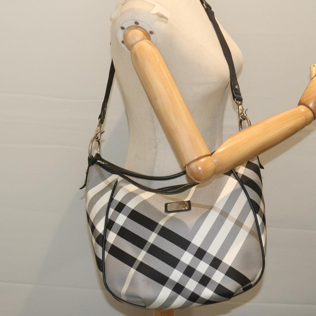 BURBERRY Nova Check Blue Label Shoulder Bag Nylon White Black Auth 64124