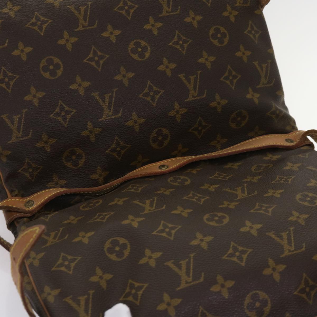 LOUIS VUITTON Monogram Saumur 30 Shoulder Bag M42256 LV Auth 64411