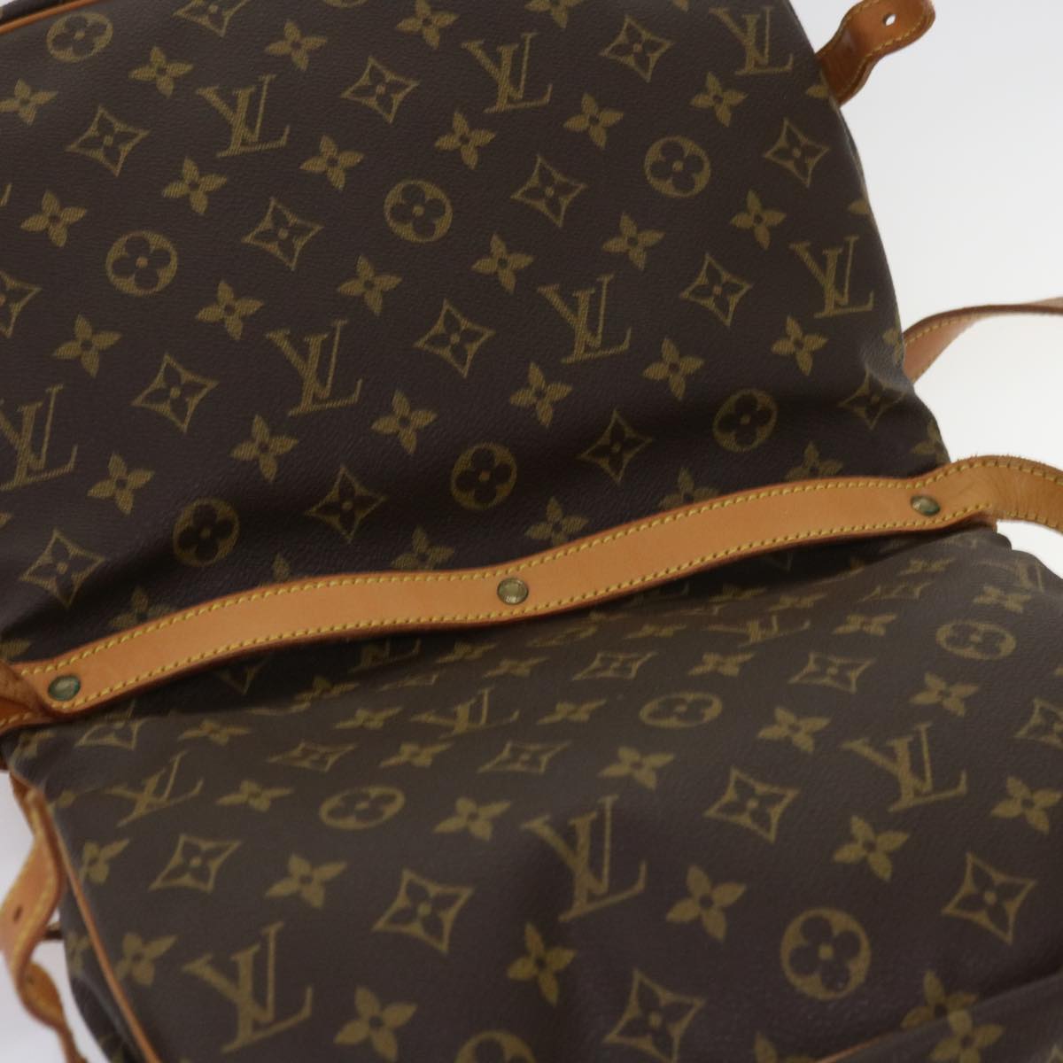 LOUIS VUITTON Monogram Saumur 30 Shoulder Bag M42256 LV Auth 64413