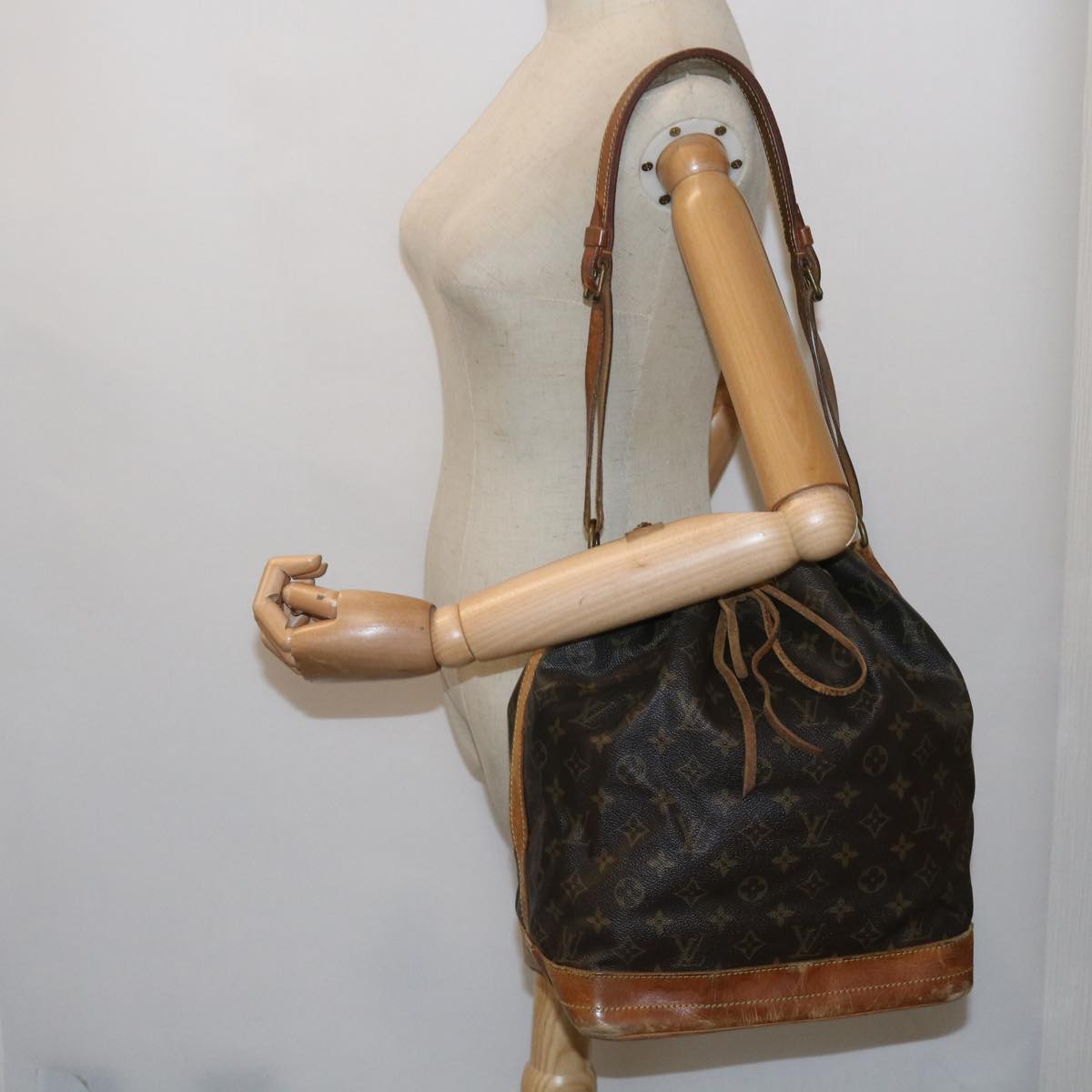 LOUIS VUITTON Monogram Noe Shoulder Bag M42224 LV Auth 64419