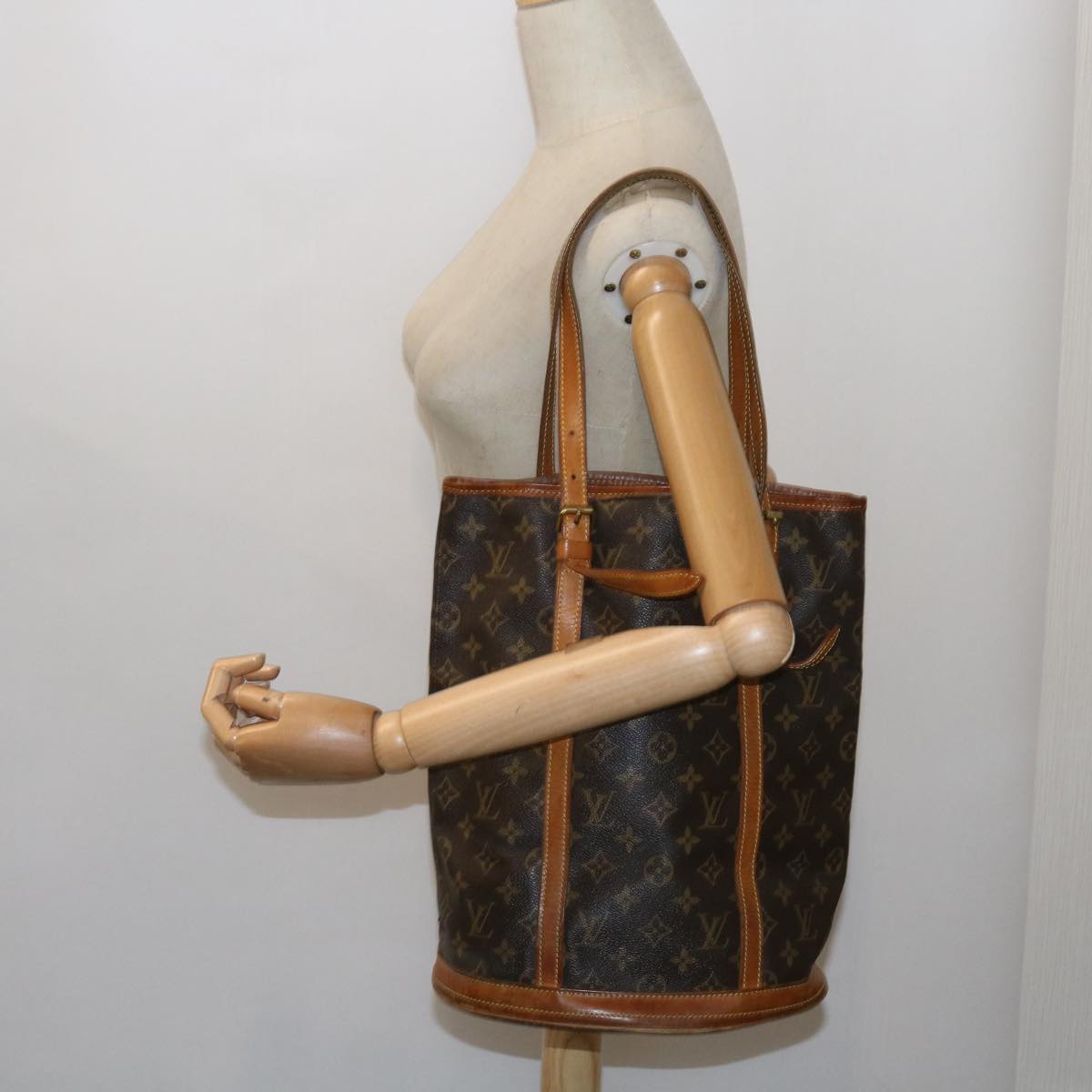 LOUIS VUITTON Monogram Bucket GM Shoulder Bag M42236 LV Auth 64420