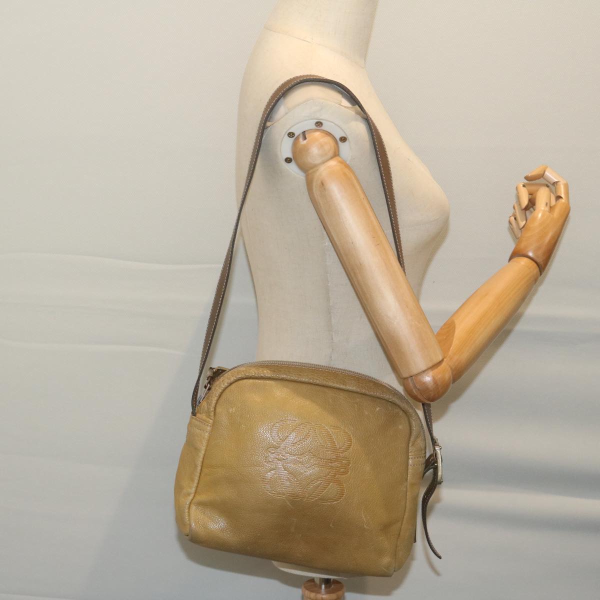 LOEWE Shoulder Bag Leather Beige Auth 64472