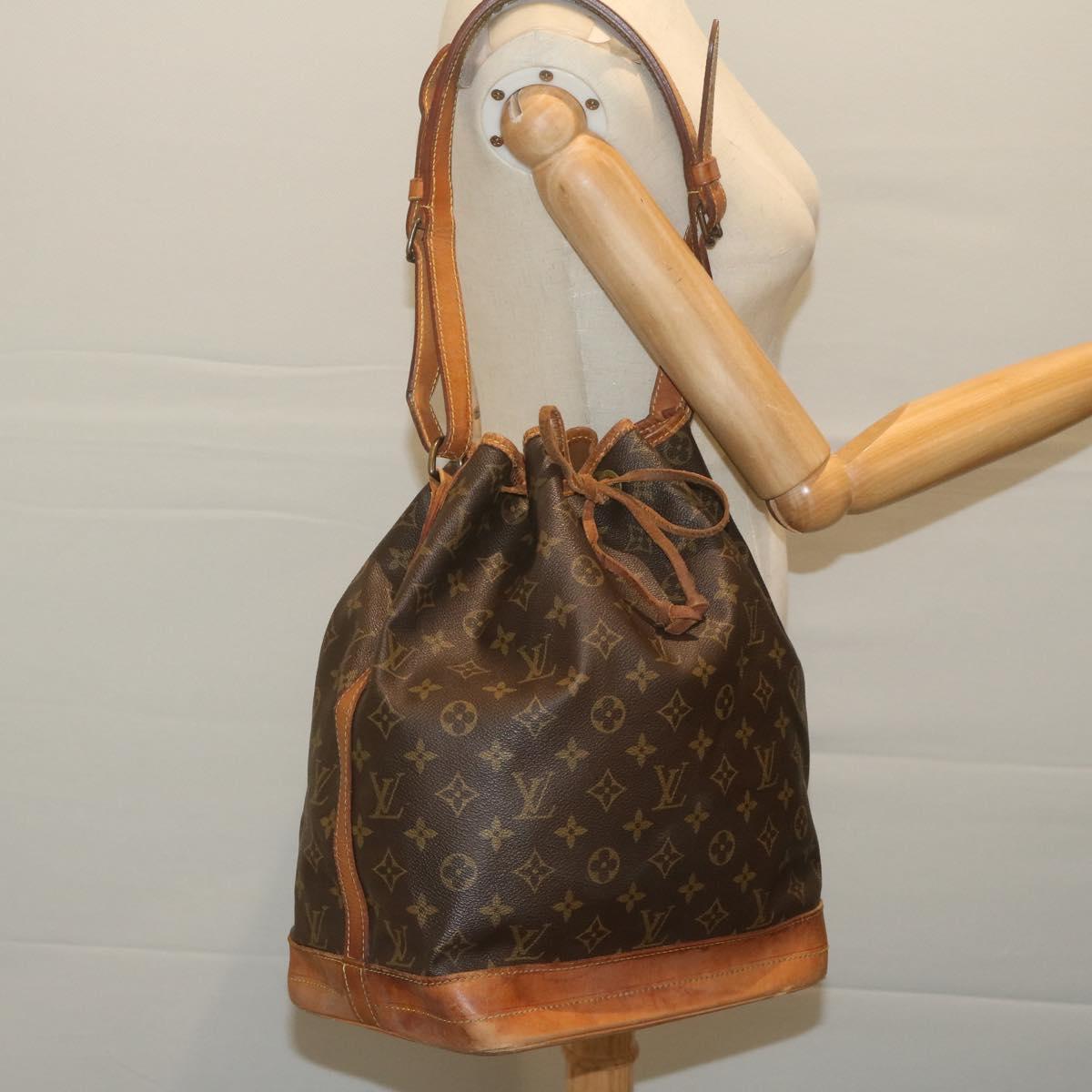 LOUIS VUITTON Monogram Noe Shoulder Bag M42224 LV Auth 64747