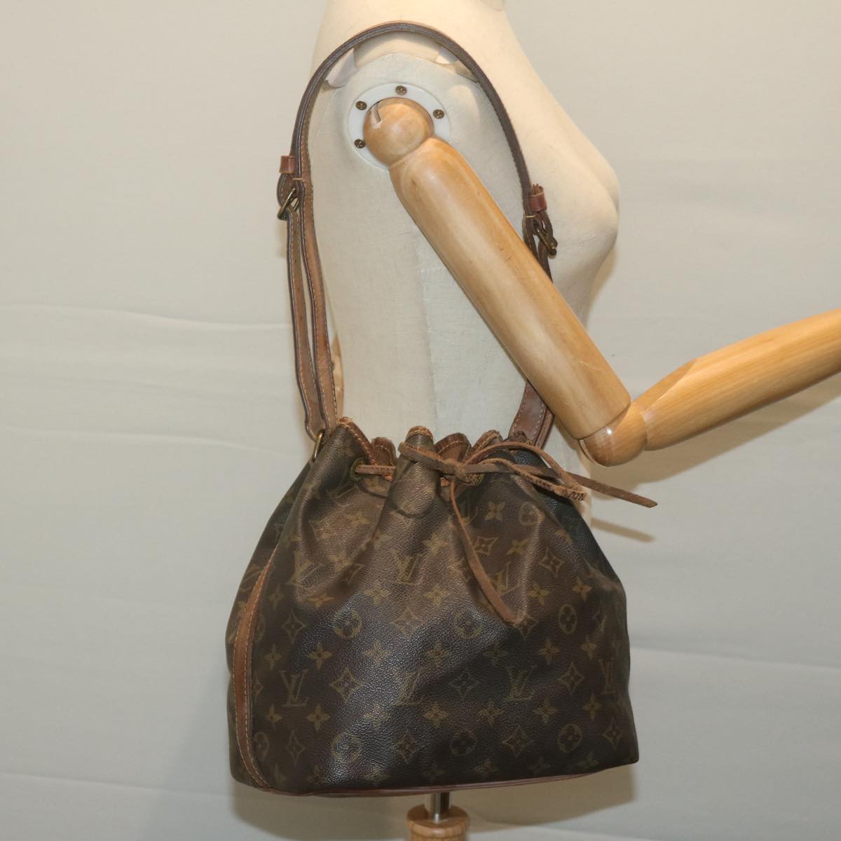 LOUIS VUITTON Monogram Petit Noe Shoulder Bag M42226 LV Auth 64748