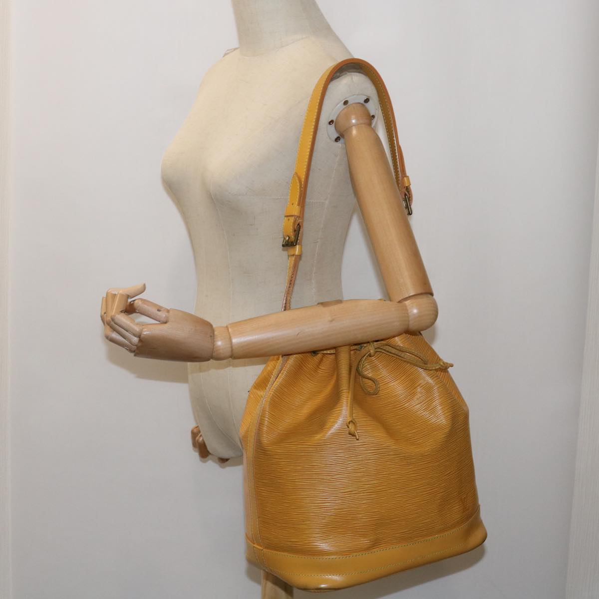 LOUIS VUITTON Epi Noe Shoulder Bag Tassili Yellow M44009 LV Auth 64832