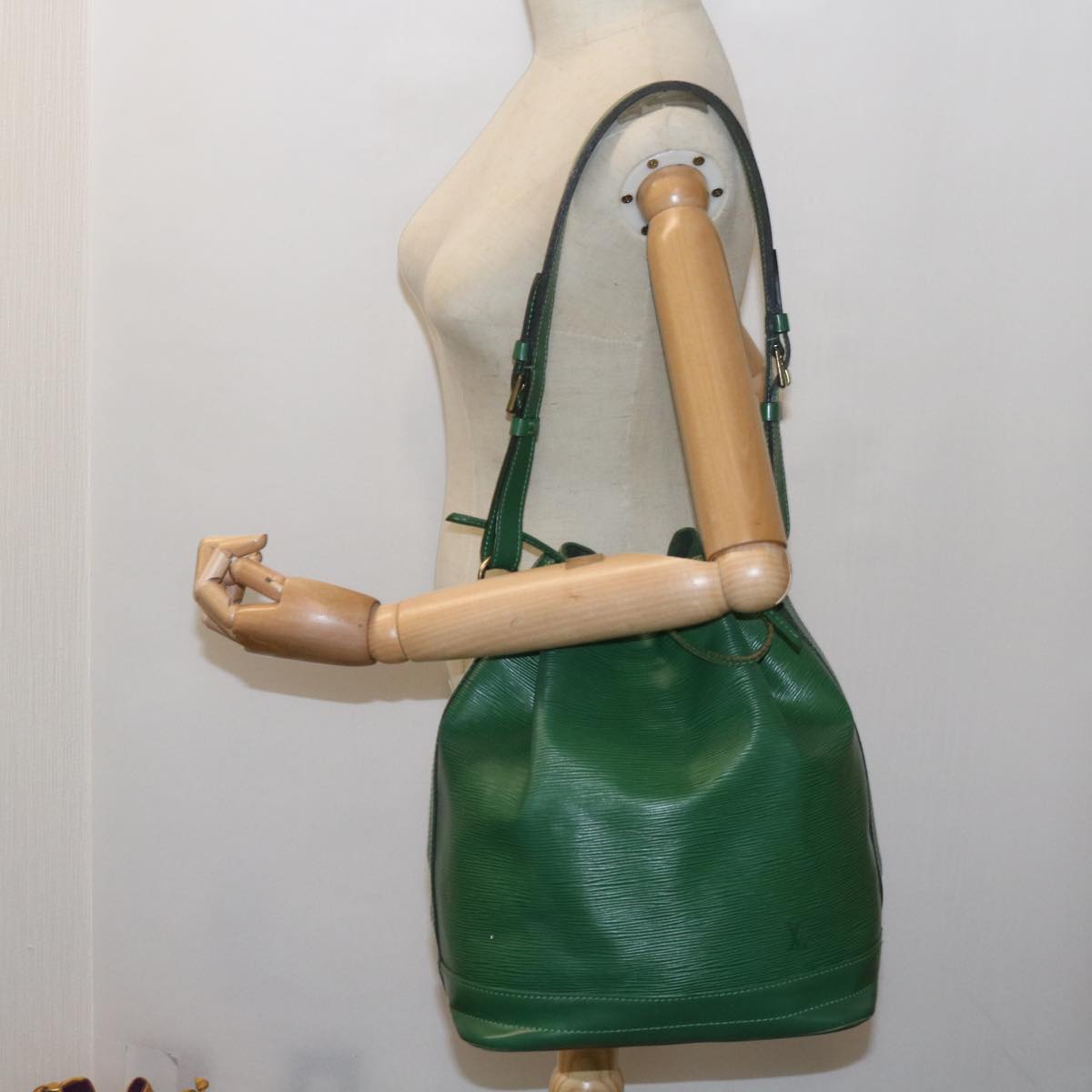 LOUIS VUITTON Epi Noe Shoulder Bag Green M44004 LV Auth 64834