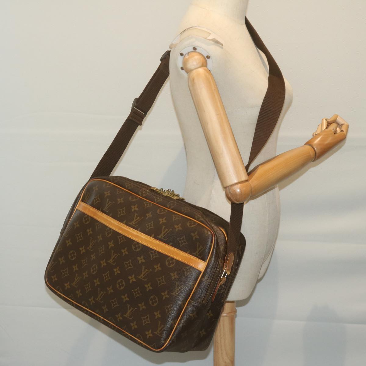 LOUIS VUITTON Monogram Reporter GM Shoulder Bag M45252 LV Auth 64979