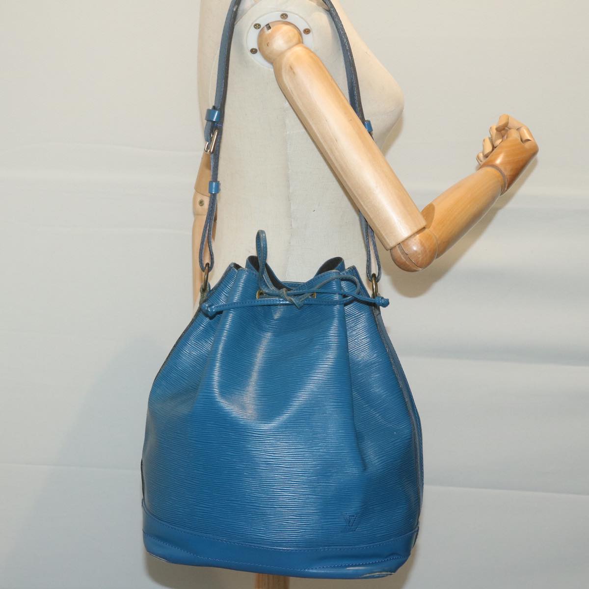 LOUIS VUITTON Epi Noe Shoulder Bag Blue M44005 LV Auth 64990