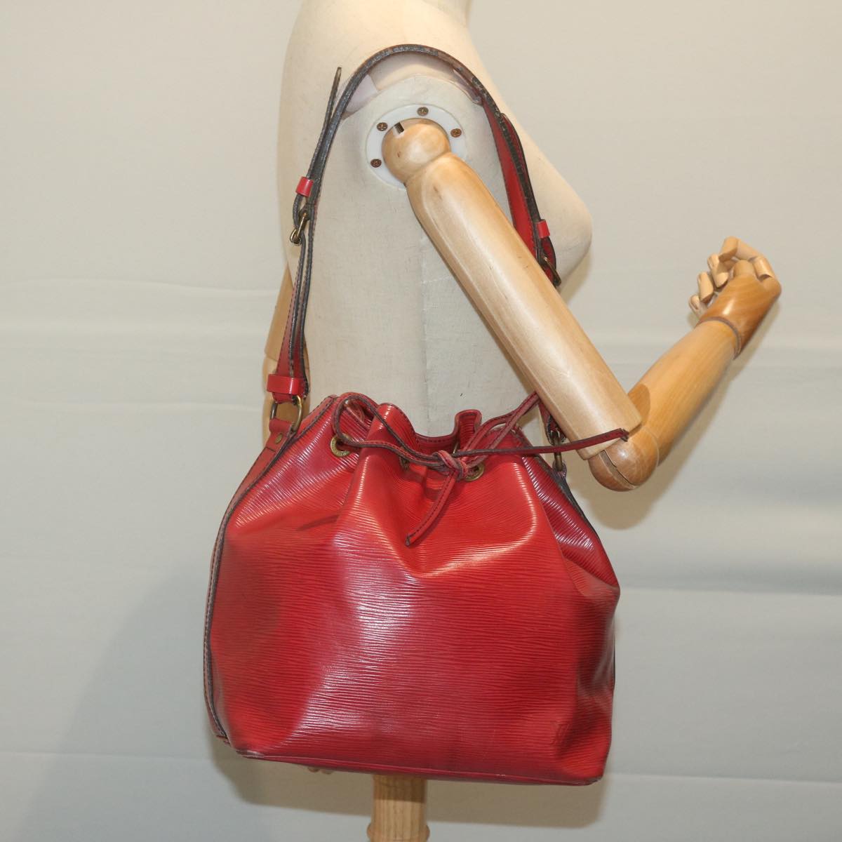 LOUIS VUITTON Epi Petit Noe Shoulder Bag Red M44107 LV Auth 64991