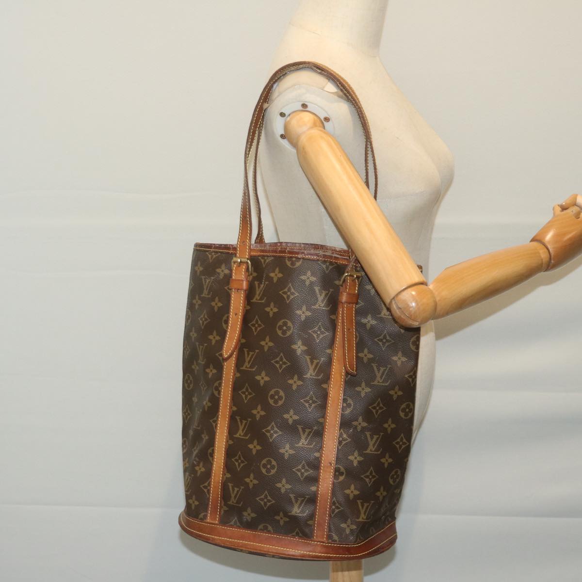 LOUIS VUITTON Monogram Bucket GM Shoulder Bag M42236 LV Auth 64998