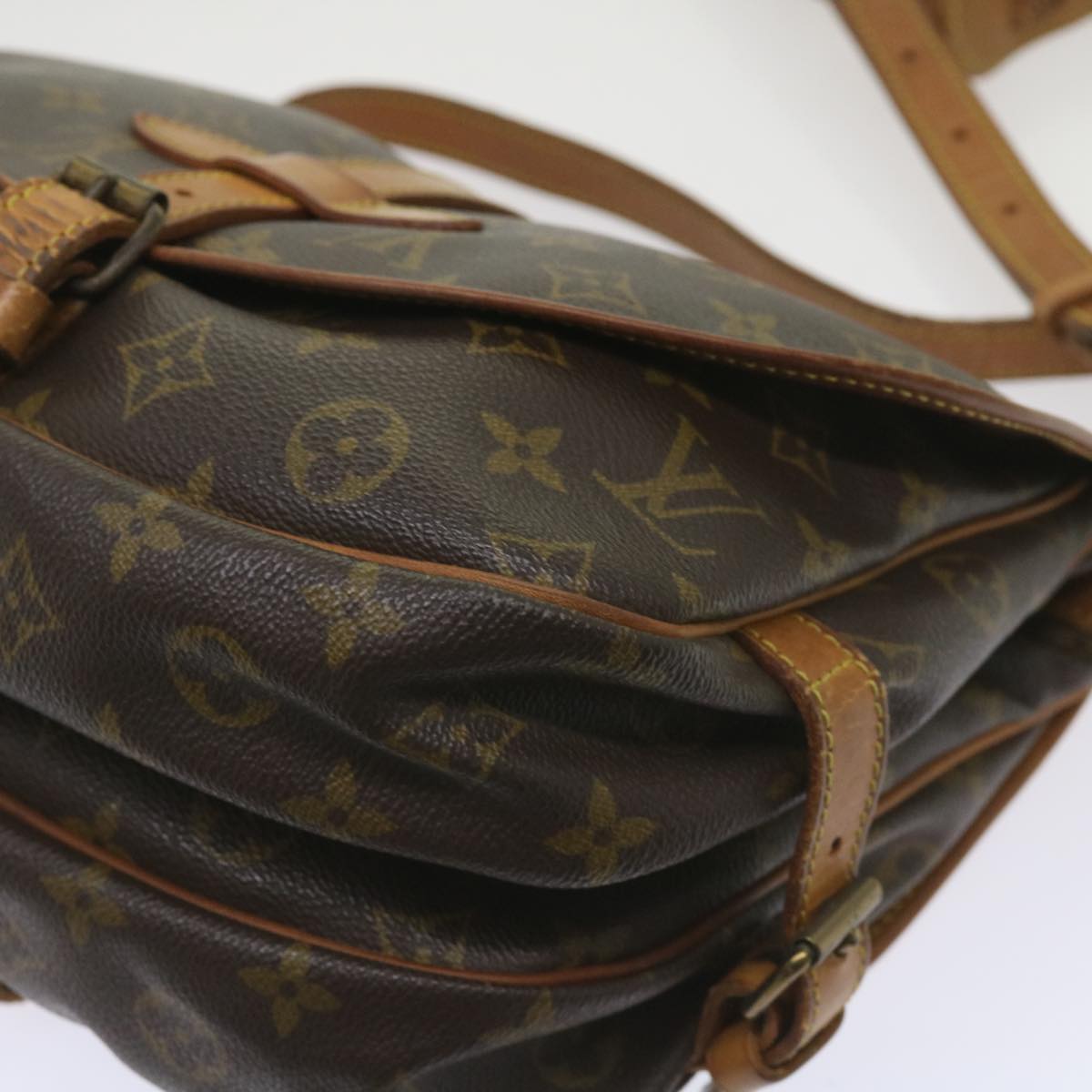 LOUIS VUITTON Monogram Saumur 30 Shoulder Bag M42256 LV Auth 65053