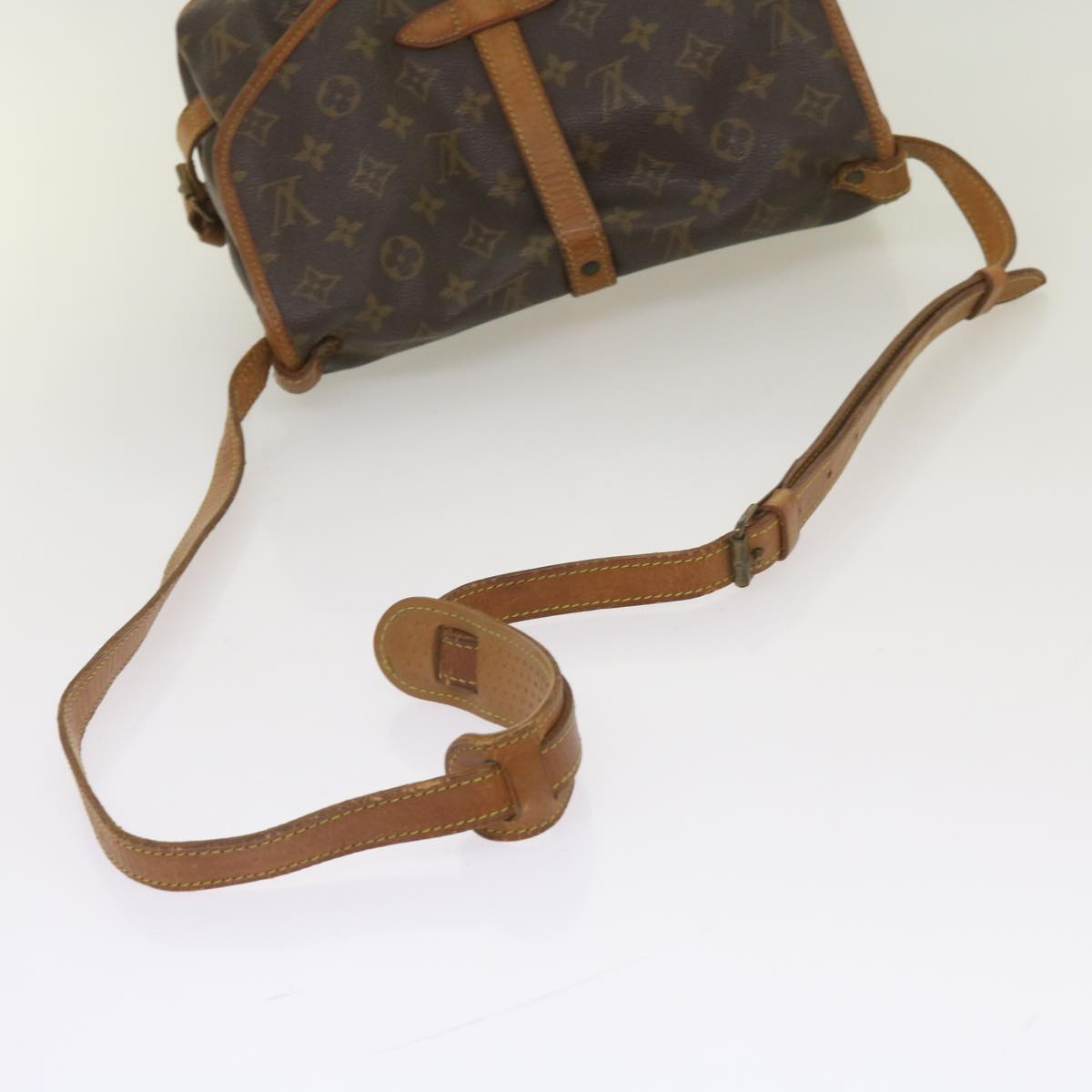 LOUIS VUITTON Monogram Saumur 30 Shoulder Bag M42256 LV Auth 65053