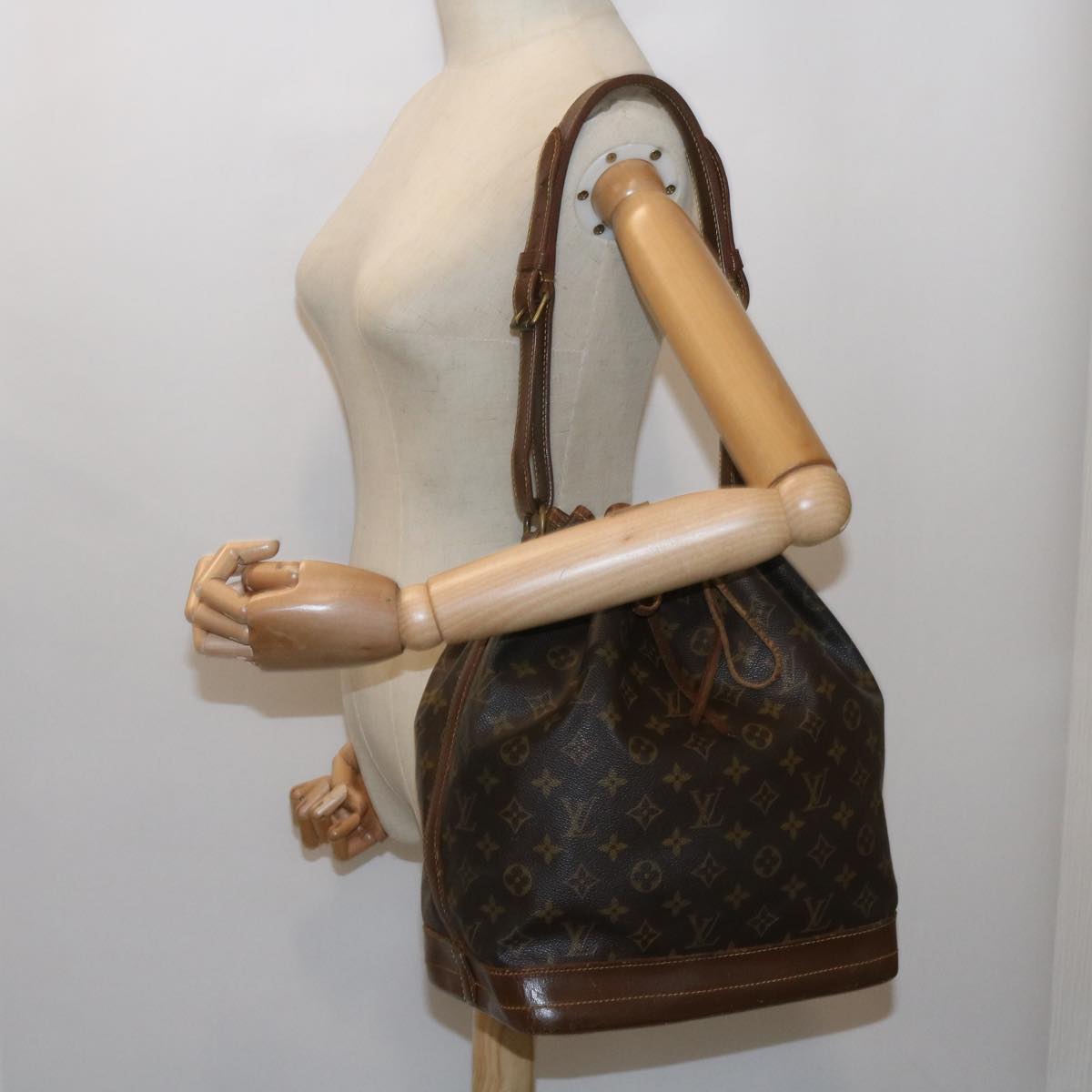 LOUIS VUITTON Monogram Noe Shoulder Bag M42224 LV Auth 65071