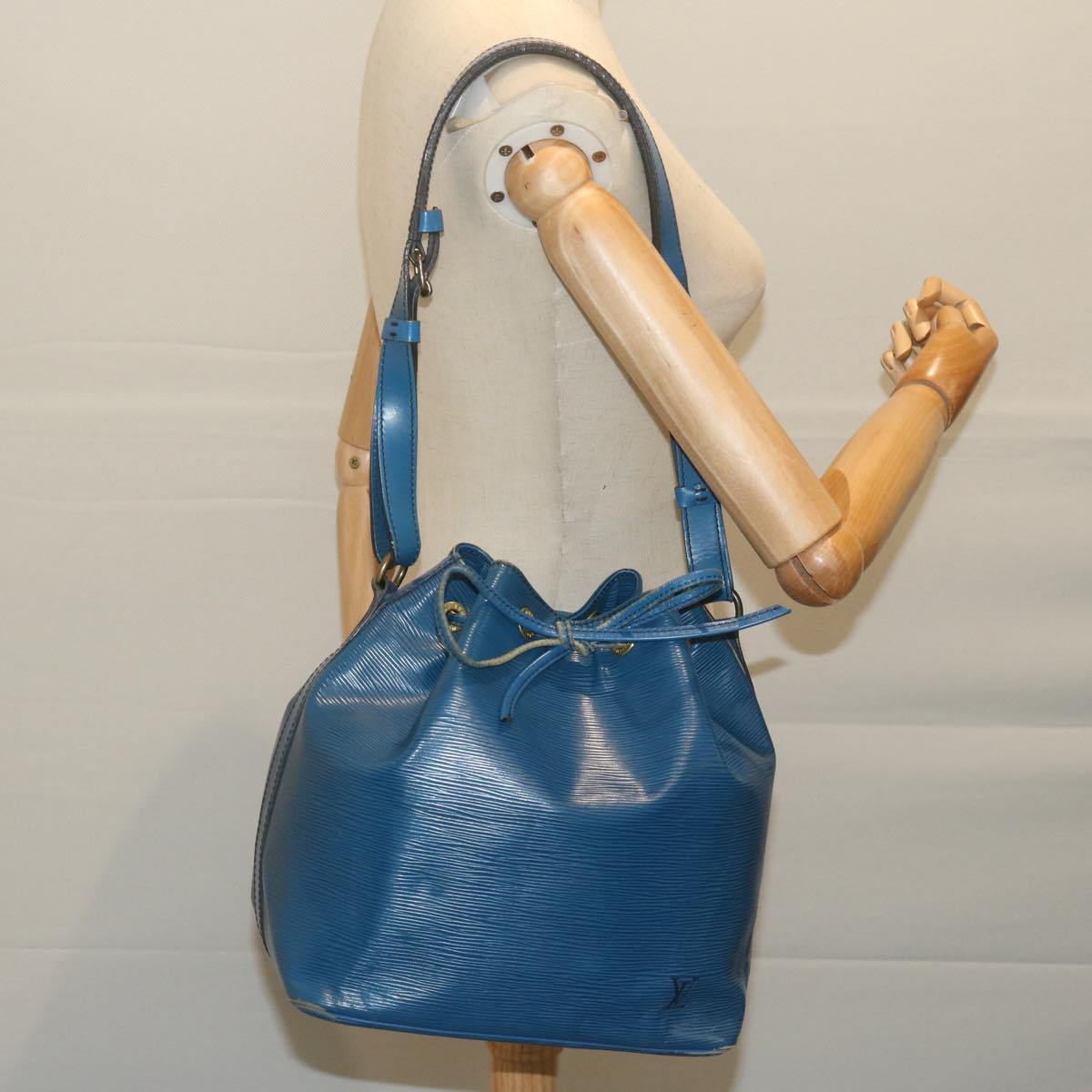 LOUIS VUITTON Epi Petit Noe Shoulder Bag Blue M44105 LV Auth 65074