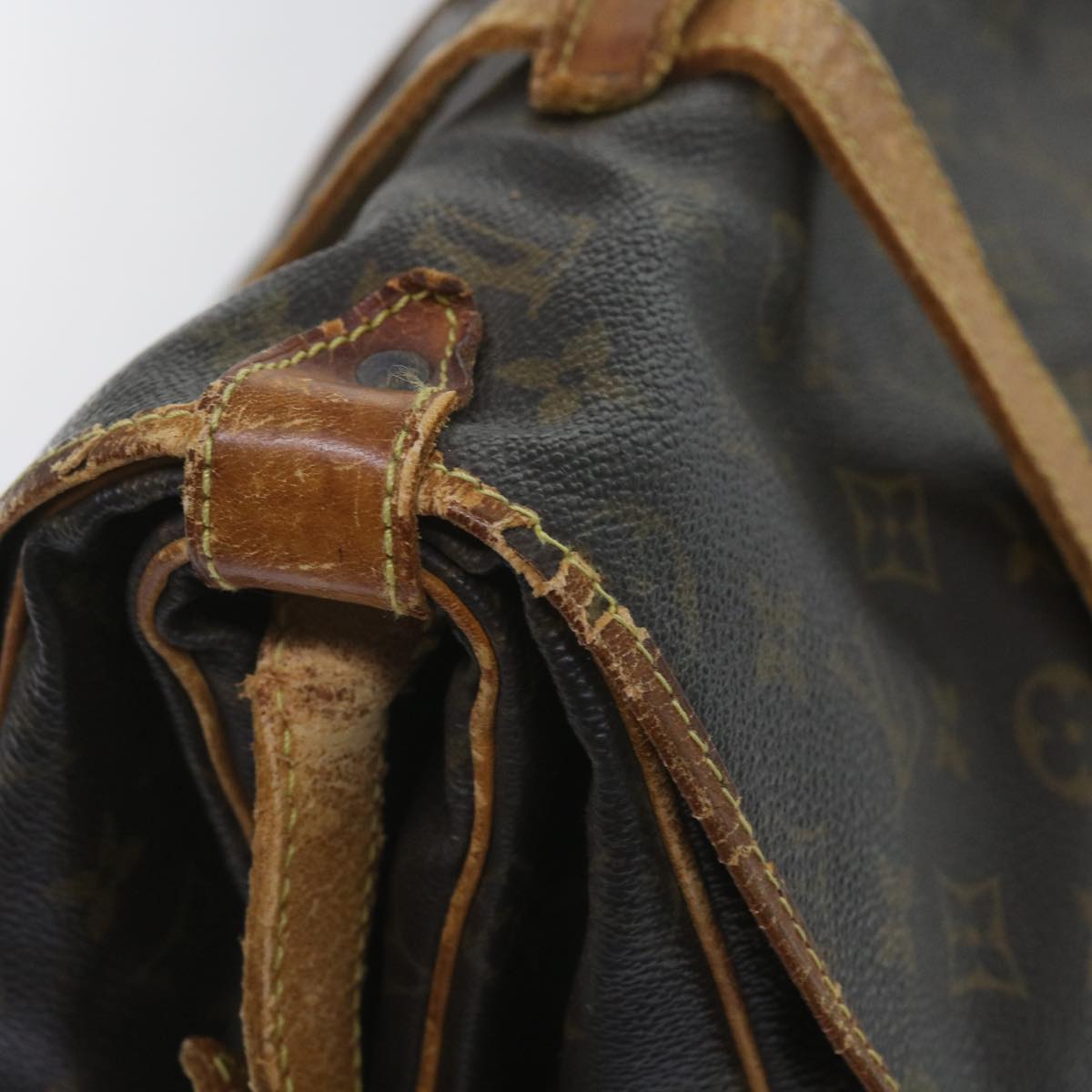 LOUIS VUITTON Monogram Saumur 43 Shoulder Bag M42252 LV Auth 65160