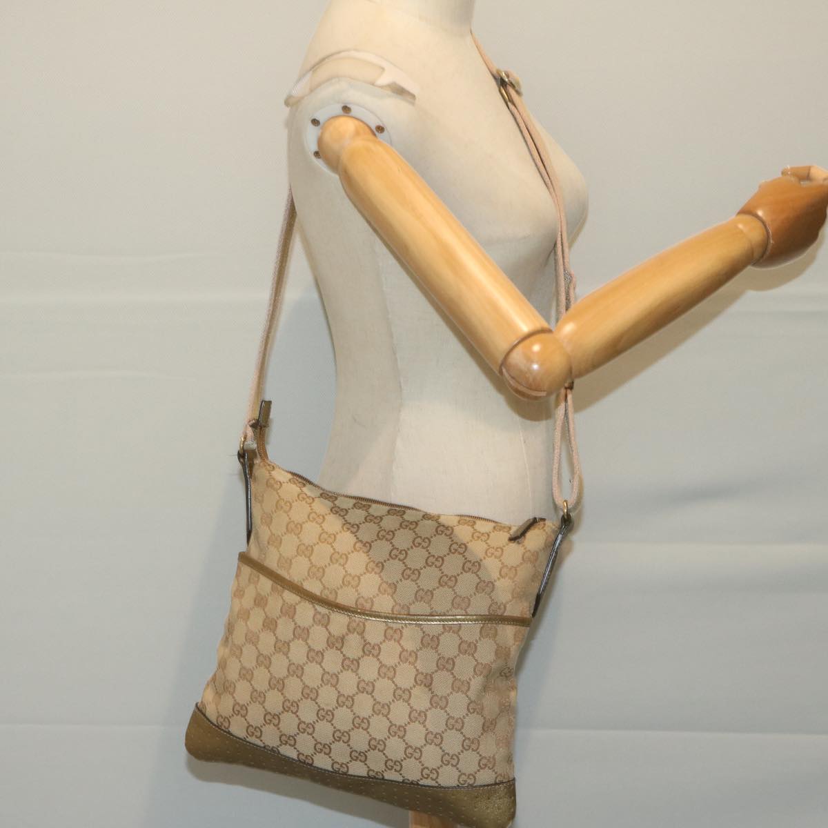 GUCCI GG Canvas Sherry Line Shoulder Bag Beige Gold Pink 145857 Auth 65168