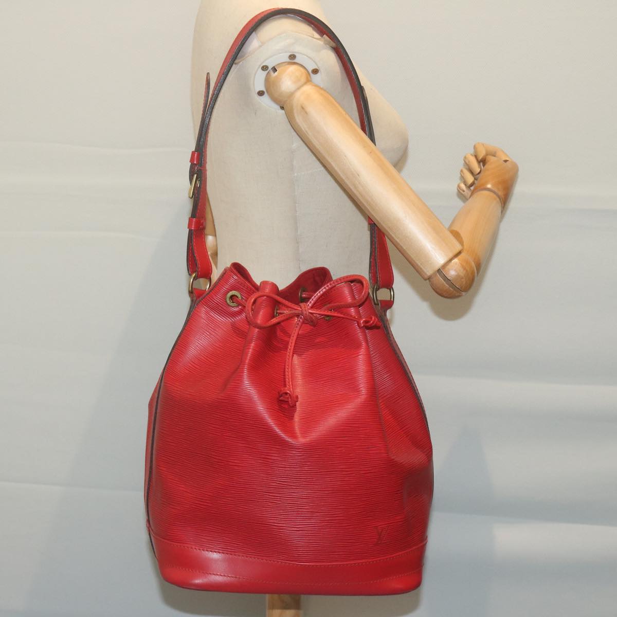 LOUIS VUITTON Epi Noe Shoulder Bag Red M44007 LV Auth 65234